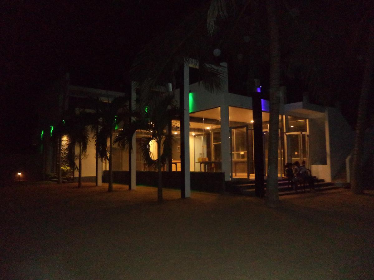 Saara Beach Hotel Marawila Exterior foto