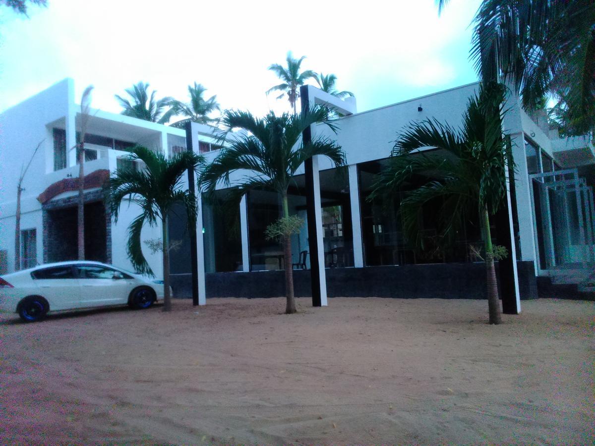 Saara Beach Hotel Marawila Exterior foto