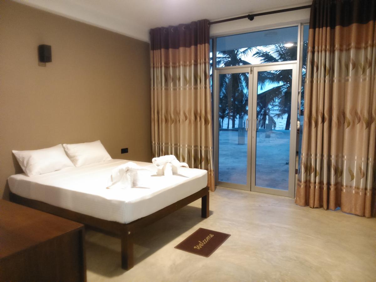 Saara Beach Hotel Marawila Exterior foto