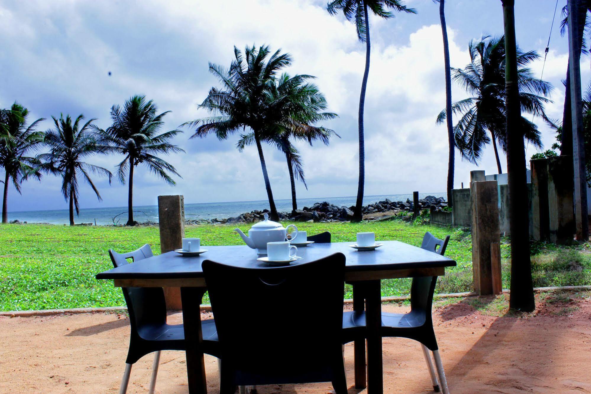 Saara Beach Hotel Marawila Exterior foto