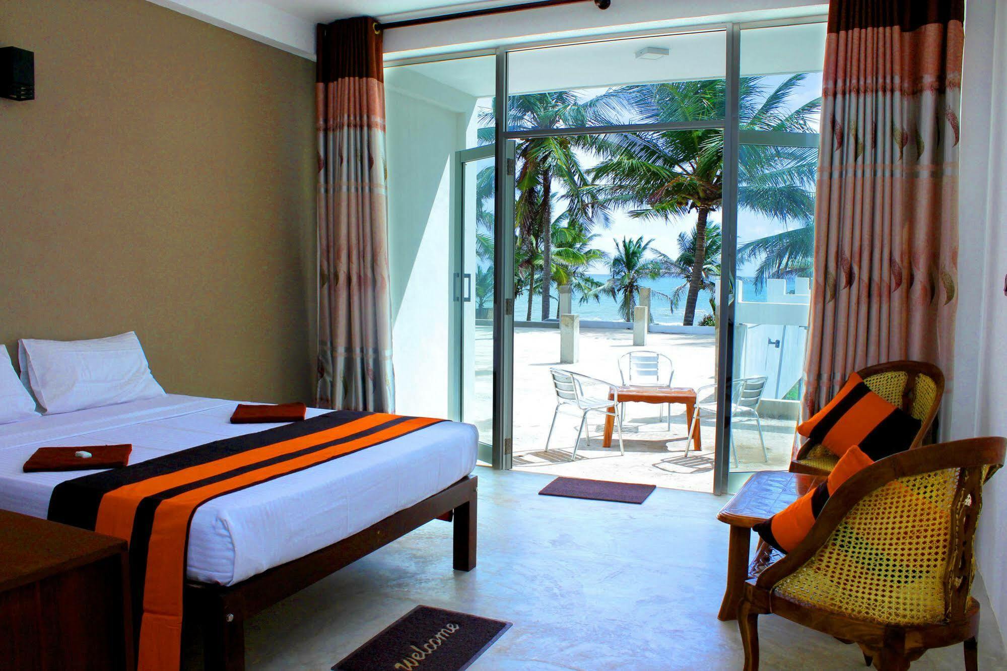 Saara Beach Hotel Marawila Exterior foto