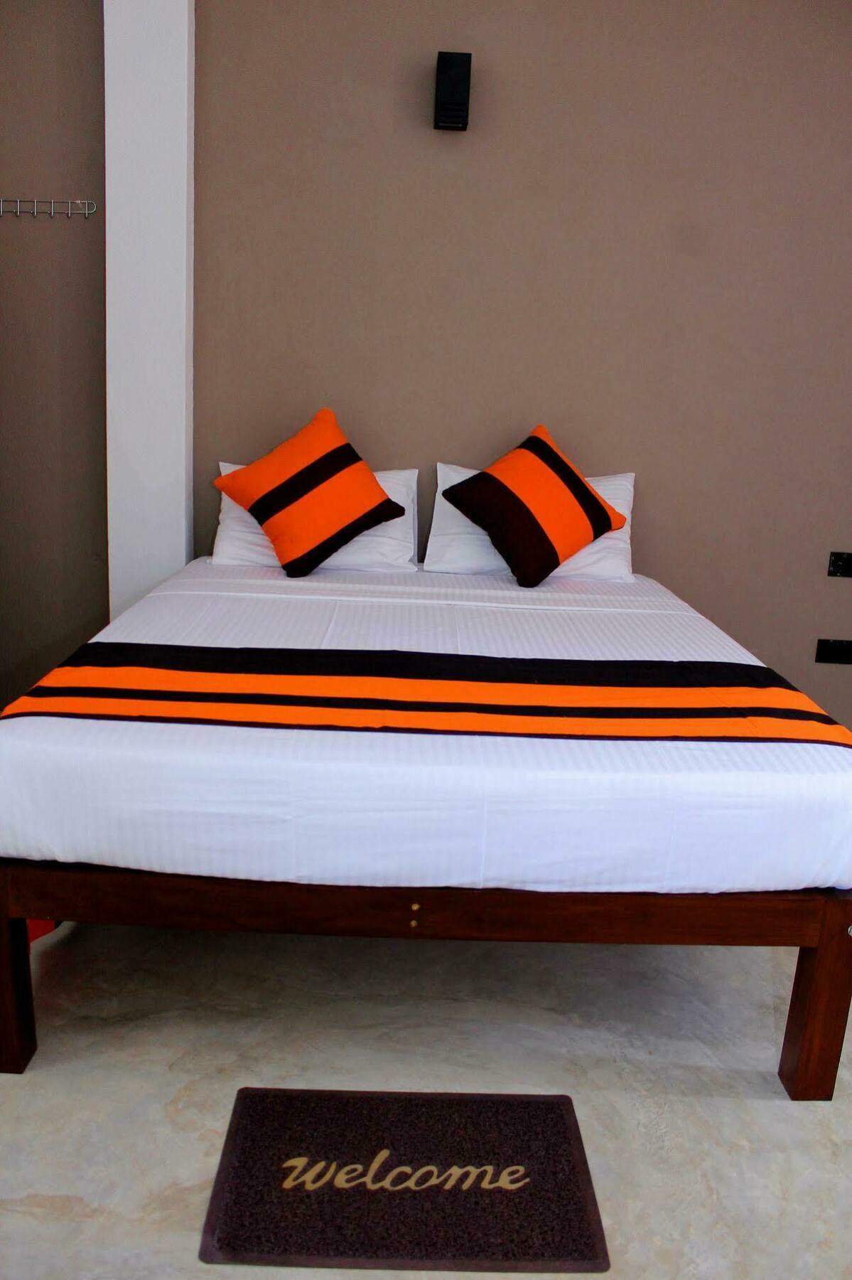 Saara Beach Hotel Marawila Exterior foto
